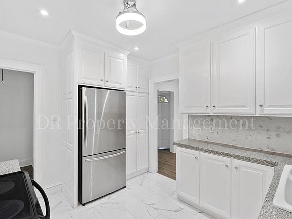 5th image of 319 Forest Hill Ave