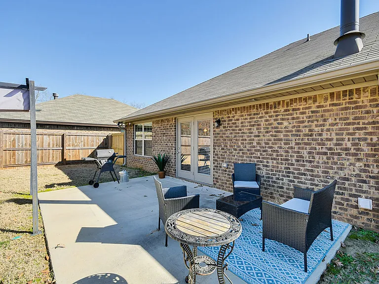 706 Park Ln — Photo 4