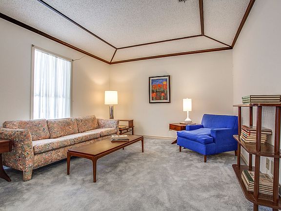 4th image of 419 Valley Cove Dr