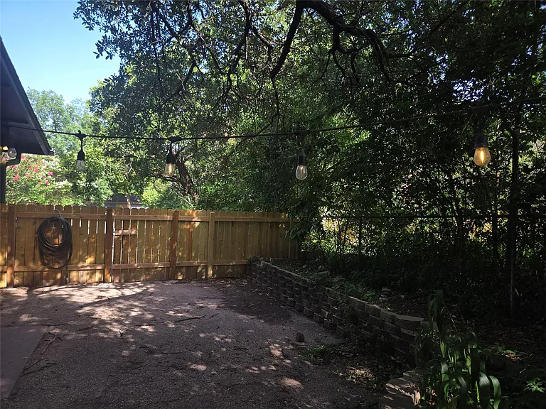 8910 Little Walnut Pkwy #B — Photo 22