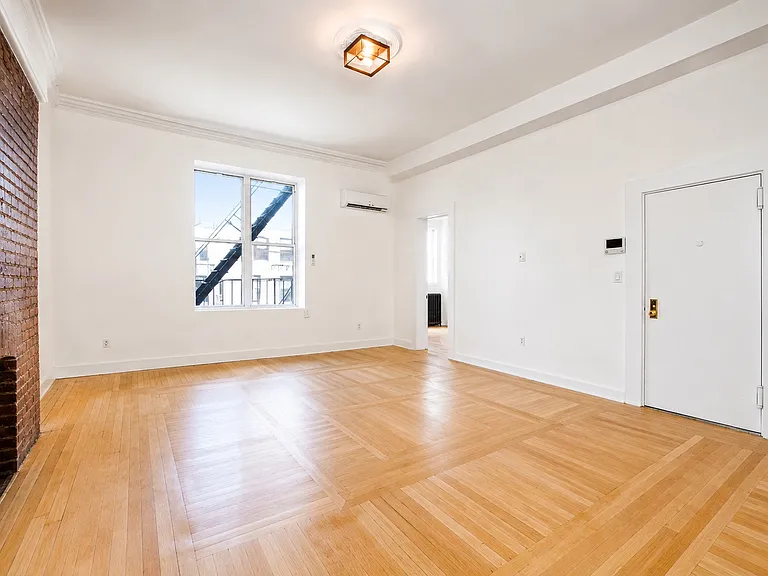 162 Montague St #1C — Photo 2