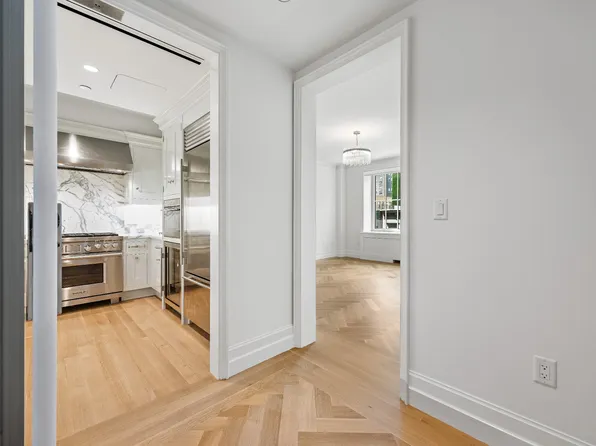 301 East 81st Street image 5 of 31