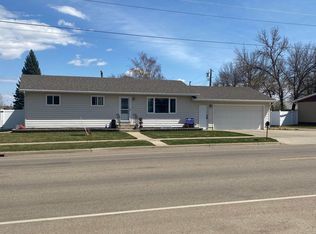1612 6th Ave W, Williston, ND 58801