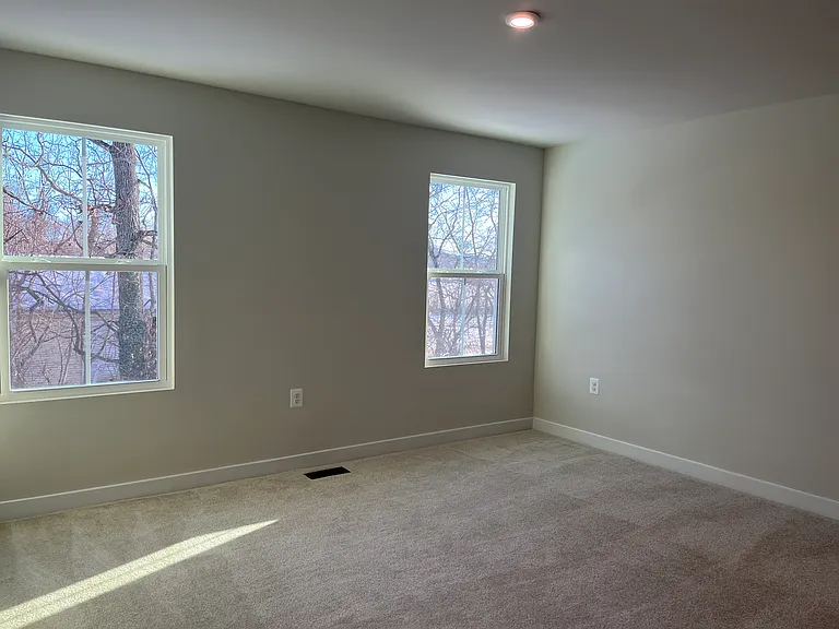 4085 Mayfield Rd — Photo 5