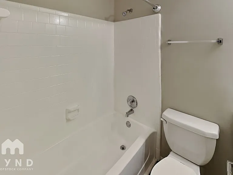 2139 Victoria Pl — Photo 16