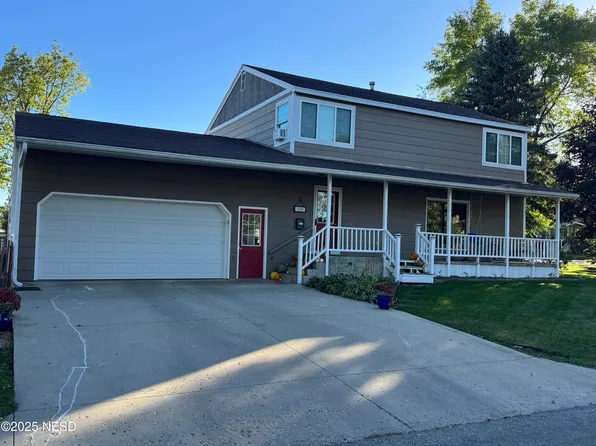 318 5th Ave NW, Watertown, SD 57201