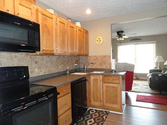 5th image of 28 Coburn Dr