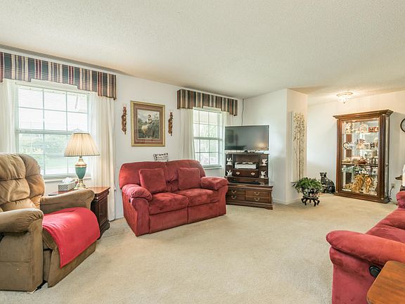 5th image of 3034 Shadow Brook Dr