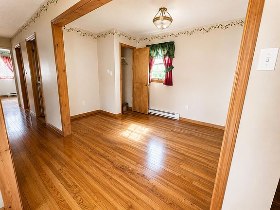 5th image of 236 Grandview Dr