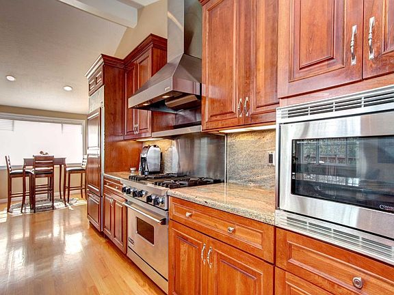 Kitchen/Breakfast Area