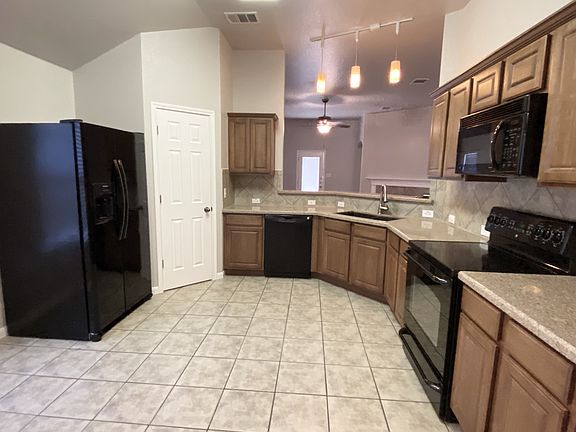 5th image of 1405 Melissa Oaks Ln