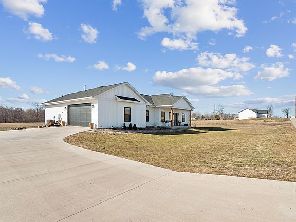 3rd image of 105 Pine Ridge Rd