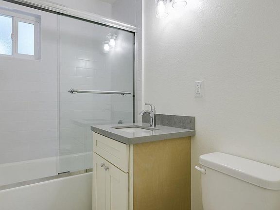 5th image of 416 Jackson Ave