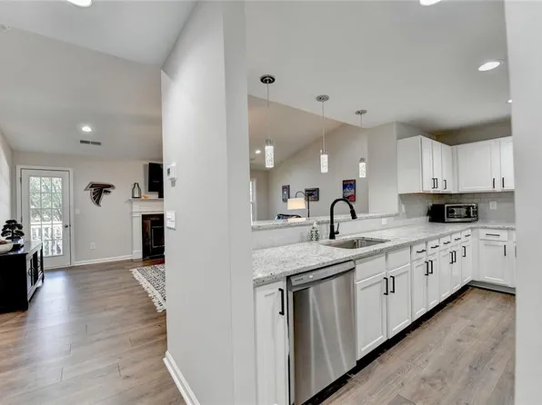 324 Teal Ct, Roswell, GA 30076