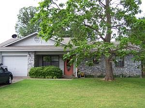 1st image of 614 Valley Dr