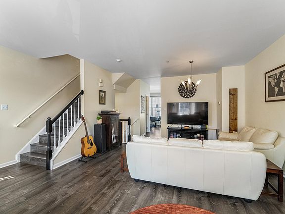 4th image of 505 Falcon Park Ln