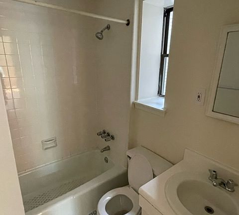 5th image of 323 E 92nd St APT 5A