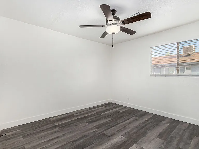 5525 N 27th Dr #17 — Photo 14