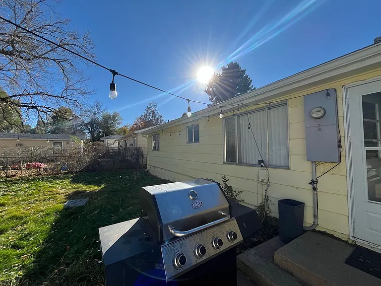 220 Bishop St — Photo 10