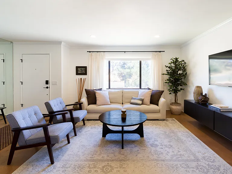 7592 Pinon Dr — Photo 3