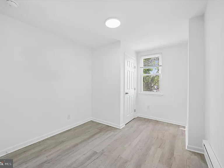 248 N Alden St — Photo 12