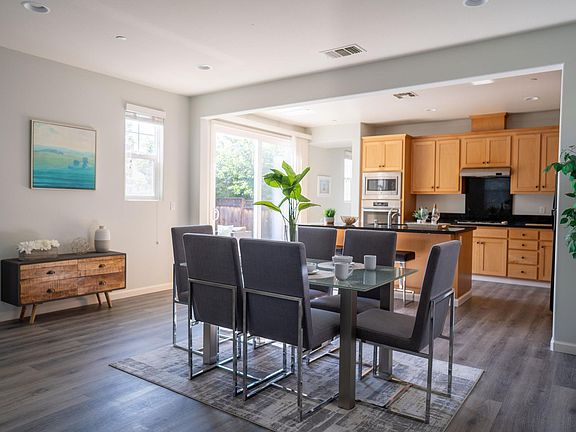 4th image of 110 W Kinross Way