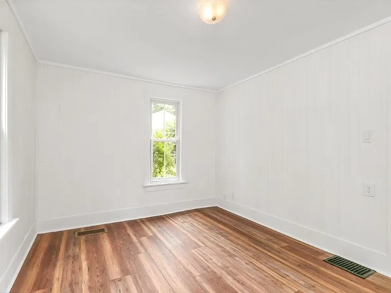 1800 Poyntz Ave — Photo 12