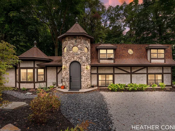 260 Brook St, Saugatuck, MI 49453