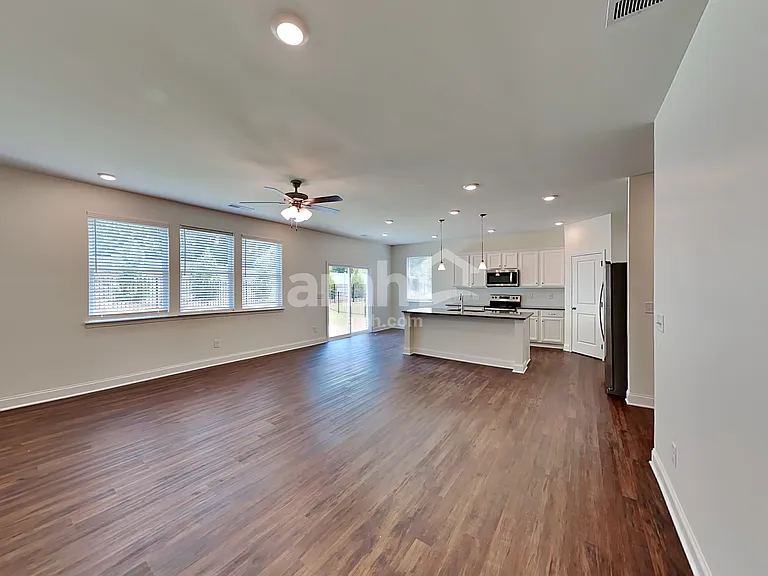 889 Carnaby Ln — Photo 6