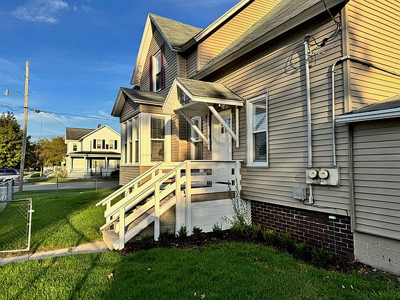 Side entrance with an entirely fenced in yard