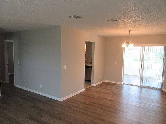 3rd image of 4131 Leslie Ln