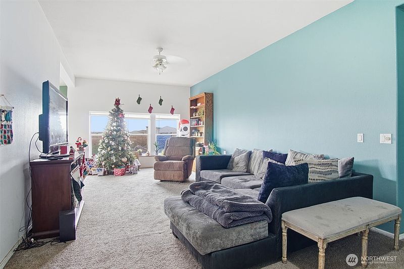 3rd image of 261 Hardy Rd