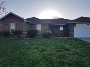 901 N 37th St, Nixa, MO 65714