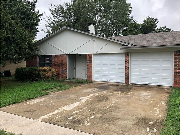 2nd image of 1704 White Oak Ct