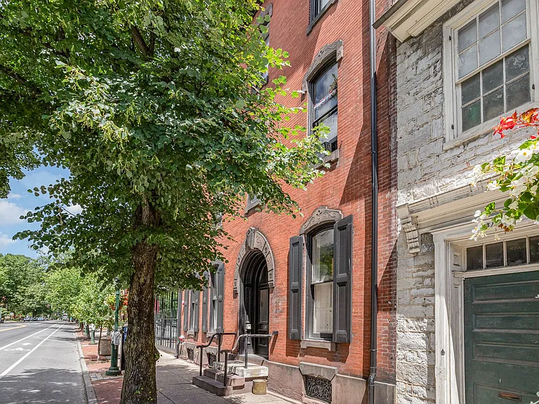 133 W High St — Photo 3