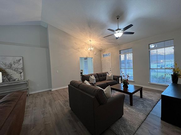 4th image of 1117 Carla Dr