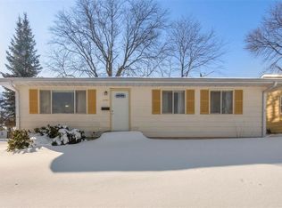 4501 Midway Dr NW, Cedar Rapids, IA 52405