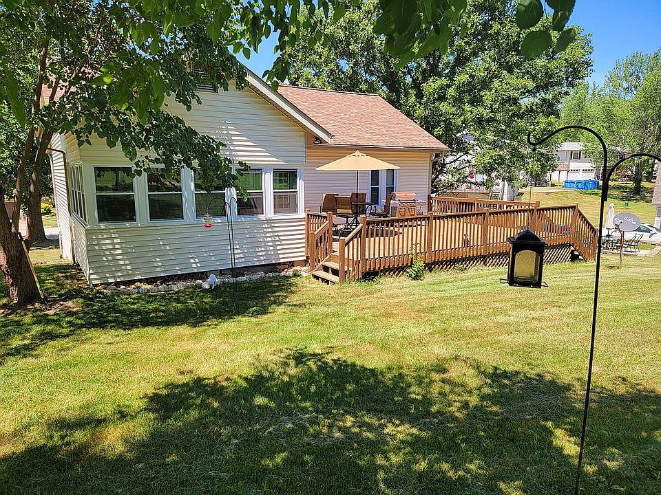 2nd image of 205 Wagonwheel Dr