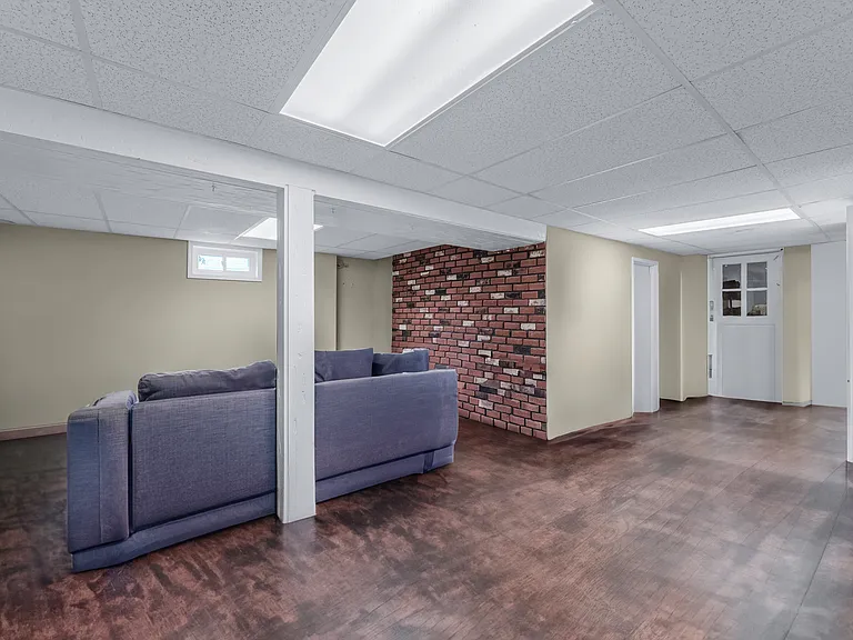 27 Clyde St — Photo 13