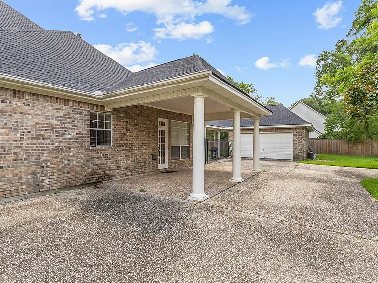4 Twin Circle Dr — Photo 32