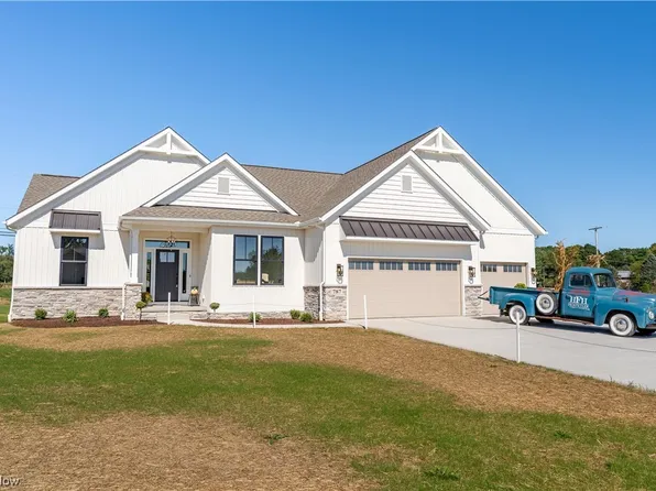 787 Fair Vista Circle St SW, Hartville, OH 44632