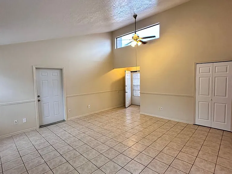 671 Western Hills Dr SE — Photo 1