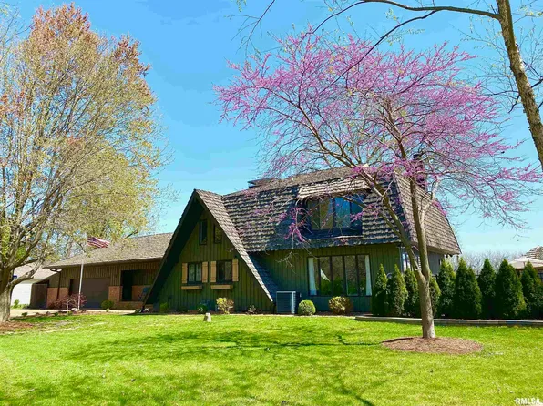 37 NW Lake Rd, Lincoln, IL 62656