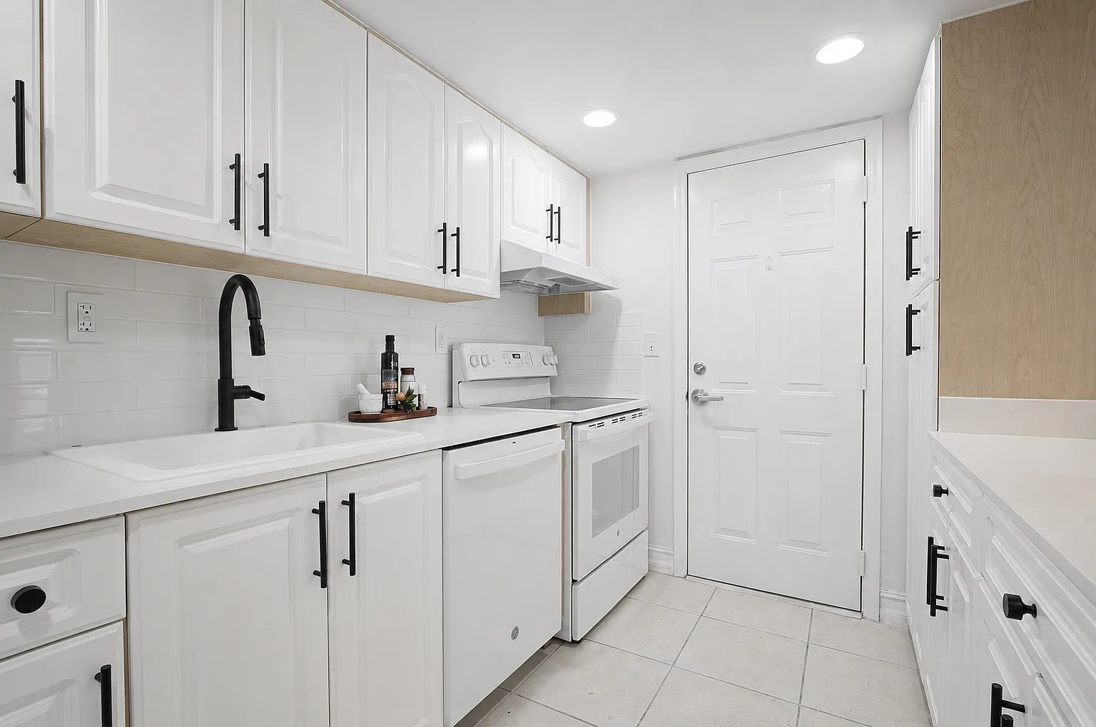 2 bed, 964 sqft, $3,500 — Photo 3
