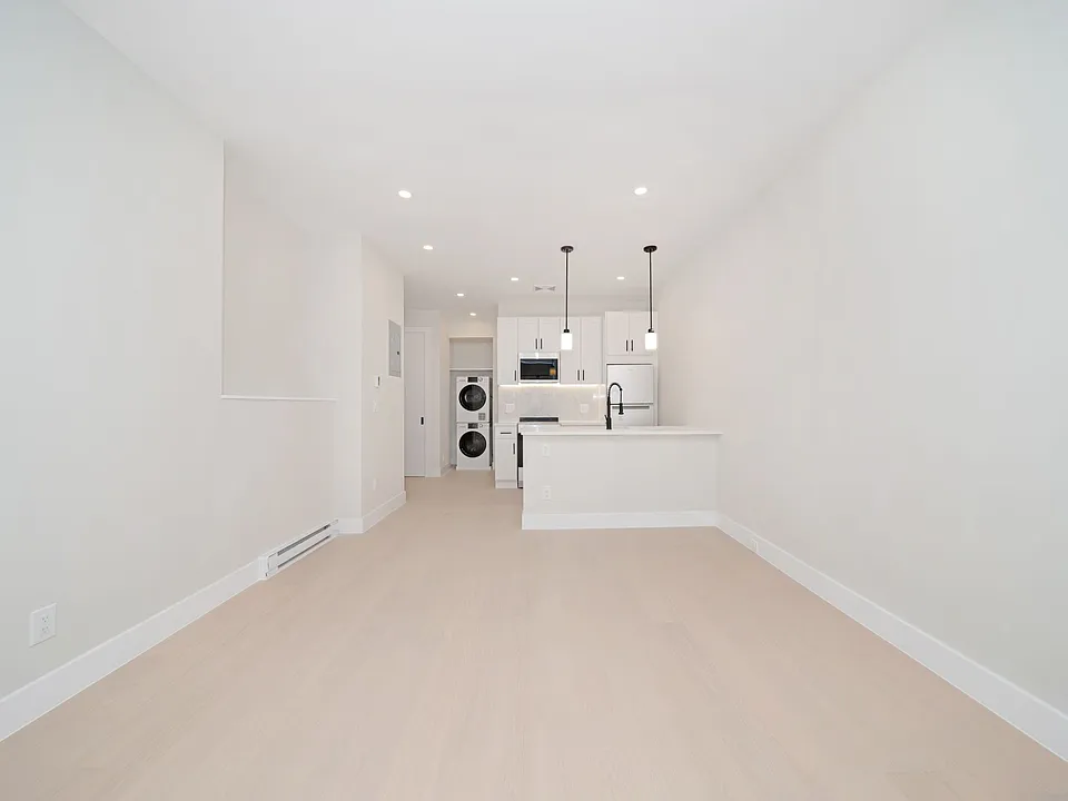 1269 1st Ave #3C