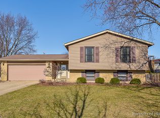 1456 Pembroke Ln, Wheaton, IL 60189