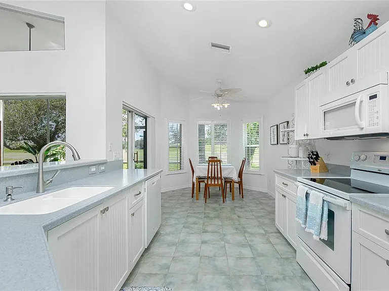 26162 Stillwater Cir — Photo 11
