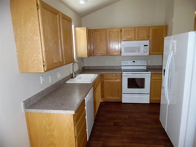 4 bed, 2.0 bath, 1530 sqft, $2,395 — Photo 2