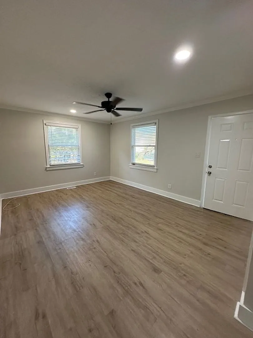 Port Royal - 1601 Columbia Avenue — Photo 2