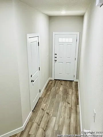 3 bed, 3.5 bath, 1931 sqft, $2,300 — Photo 3